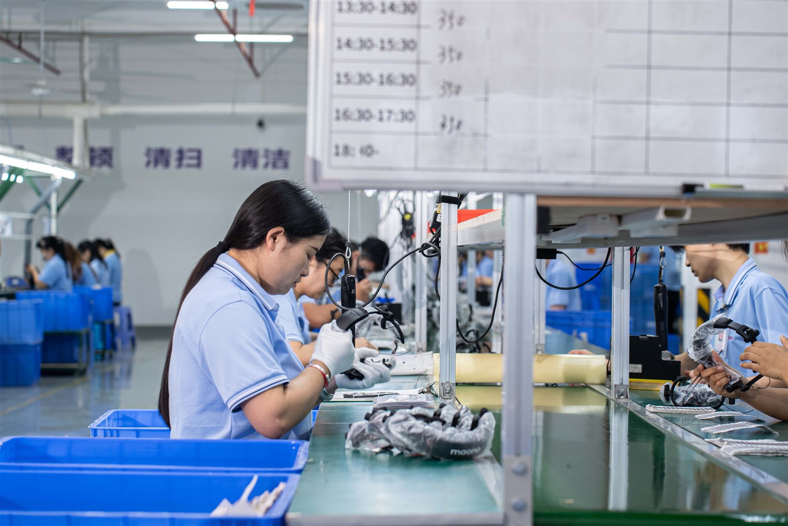 From molds to mass production: How do headphone factories operate efficiently?